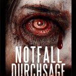 Das Bild zeigt das Cover eines Buches auf einem Tablet. Der Titel des Buches lautet "Notfalldurchsage" und der Autor ist Boris Bacic. Oben steht "Infizierte Stadt 1". Das Cover zeigt ein extrem nahes Bild eines menschlichen Auges, das rot und blutig aussieht, mit einer Blutträne, die aus dem Augenwinkel läuft. Der Hintergrund ist dunkel und verstärkt den unheimlichen Eindruck des Bildes.